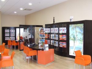 agencement d'agences de voyages