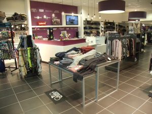 agencement de boutique textile