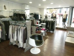 agencement de boutique textile