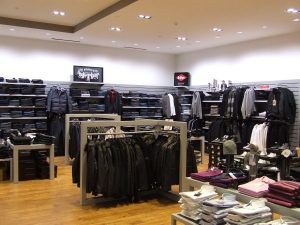 agencement de boutique textile