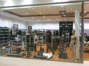 agencement de boutique textile