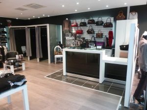 agencement de boutique textile